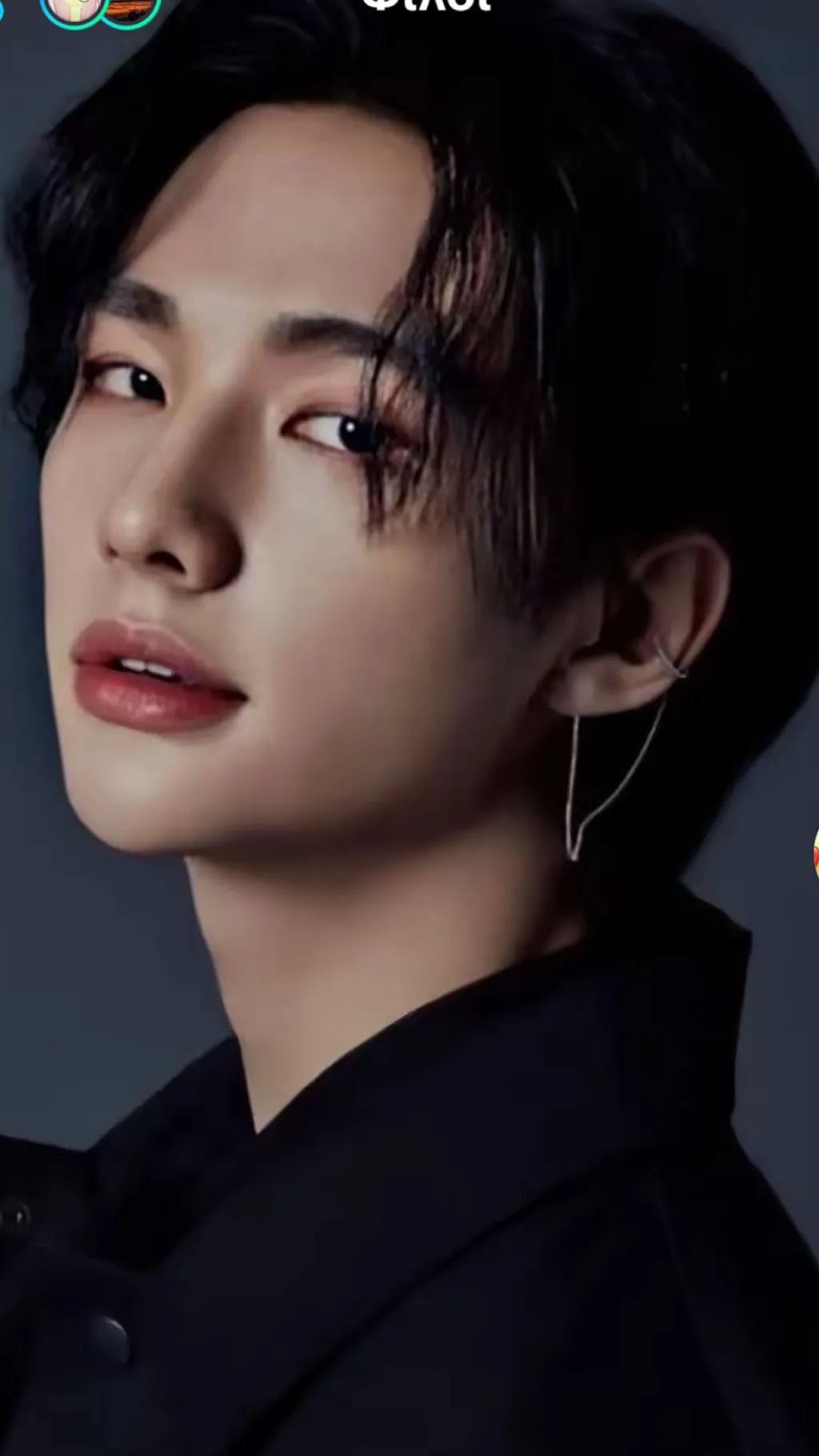 ai character: Hwang Hyunjin background