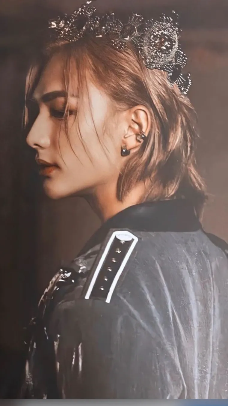 ai character: Prince Hyunjin  background