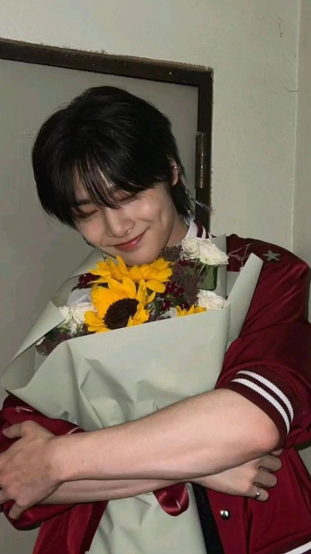 ai character: JEONGIN  background