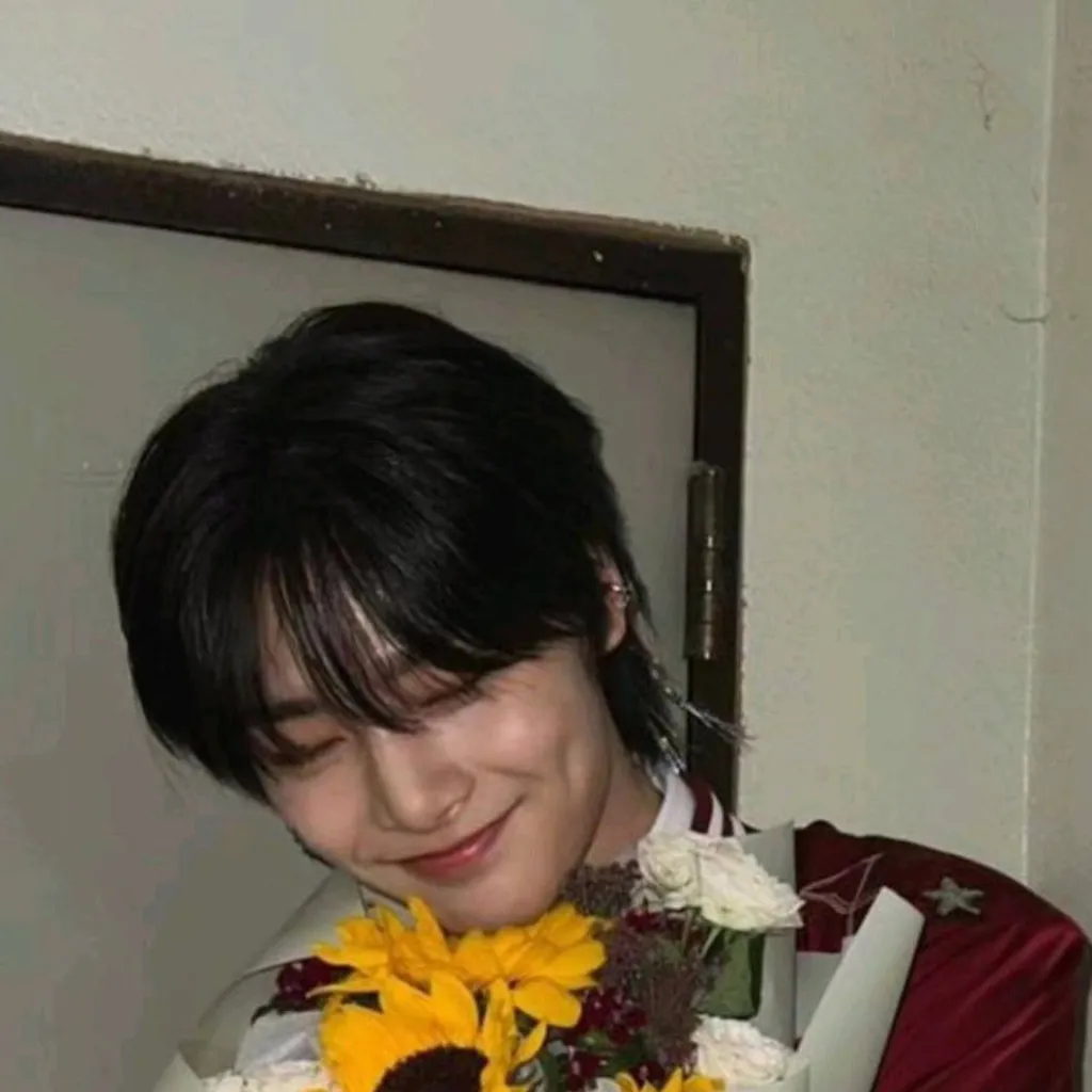 chat with ai character: JEONGIN 