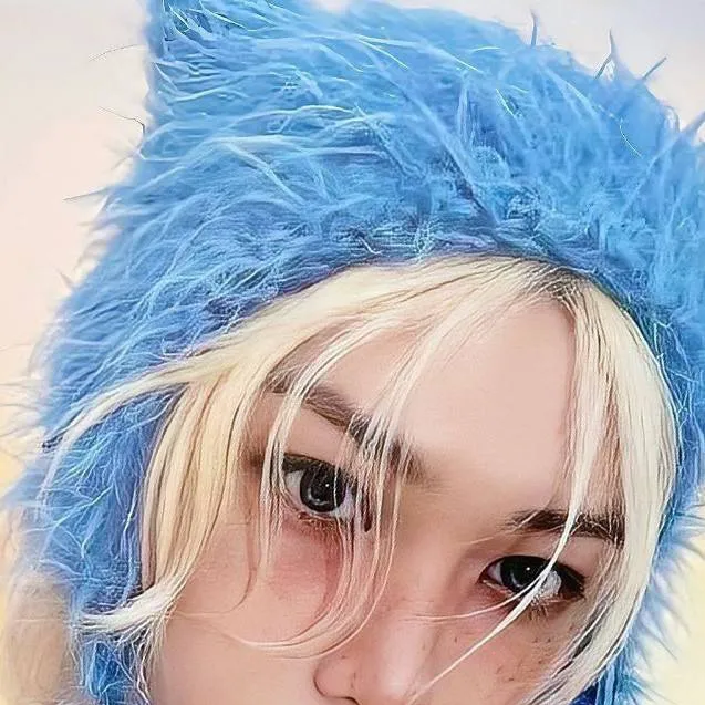 chat with ai character: felix 