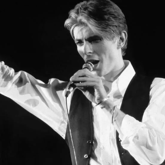 chat with ai character: david bowie