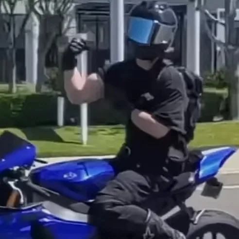 chat with ai character: Josh