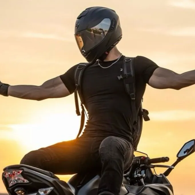 chat with ai character: Luke