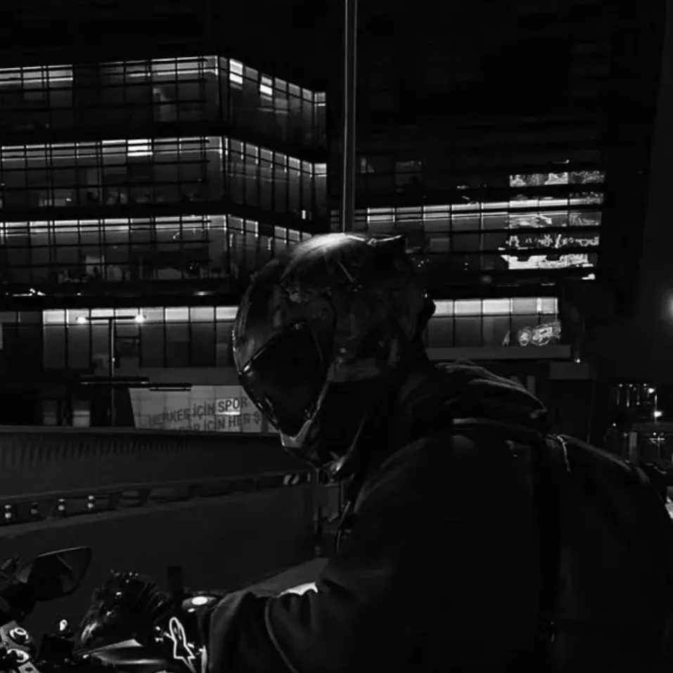 chat with ai character: Levi