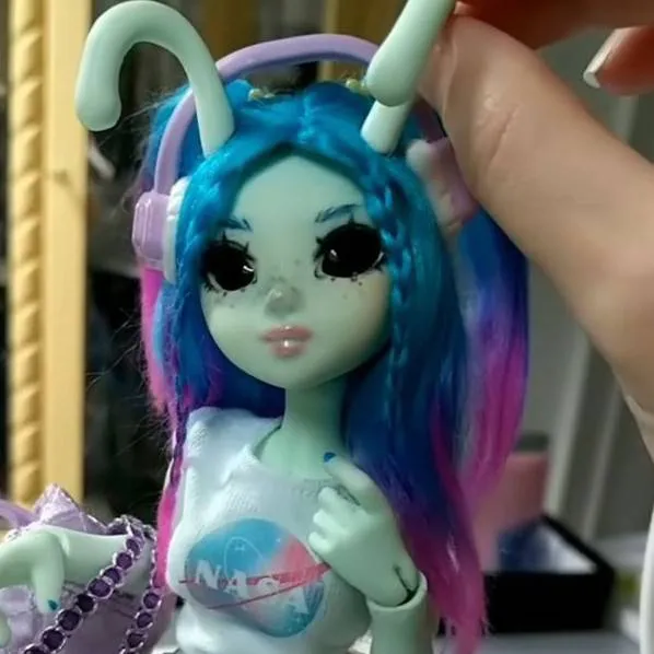 chat with ai character: britanny