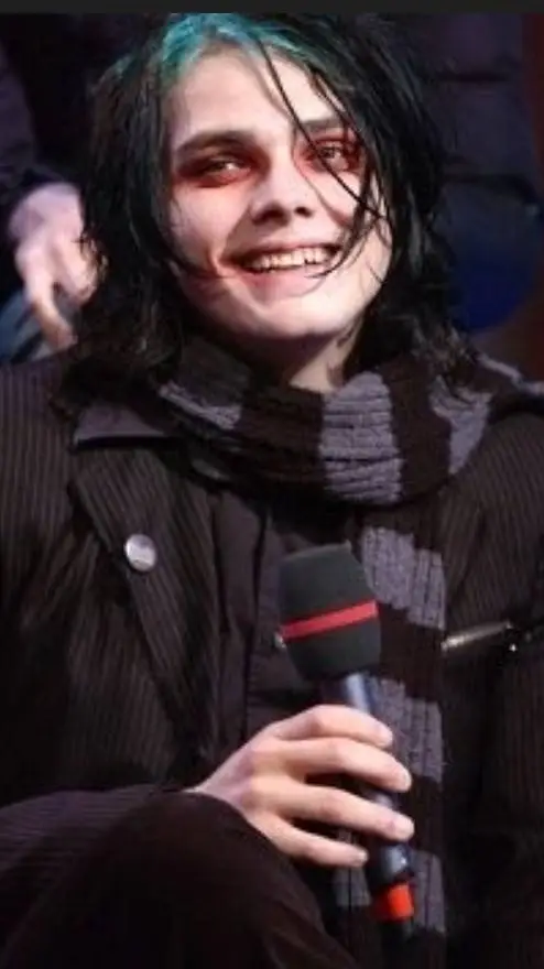 ai character: Garard Way🖤❤️ background