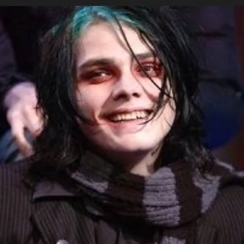 chat with ai character: Garard Way🖤❤️