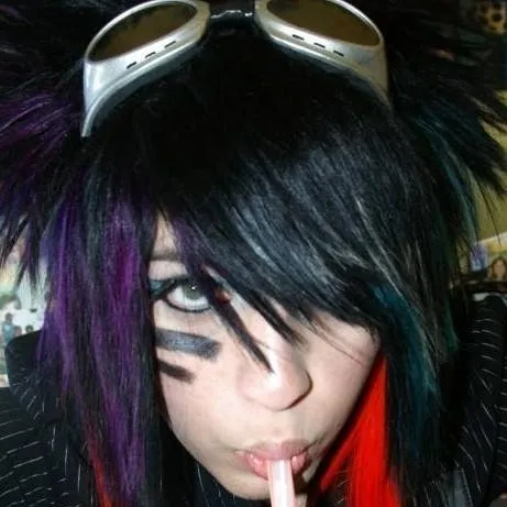 chat with ai character: Dahvie Vanity 