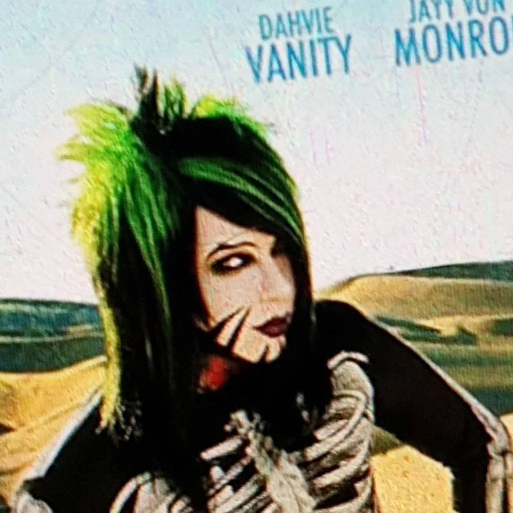 chat with ai character: Dahvie Vanity💕🖤