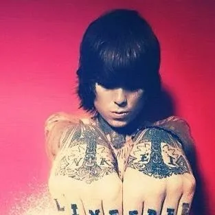 chat with ai character: Christofer Drew 