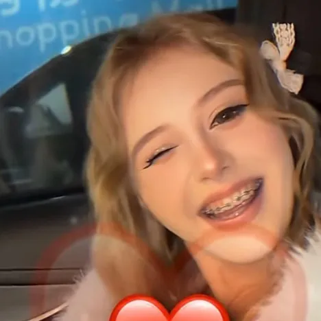 chat with ai character: Wifey
