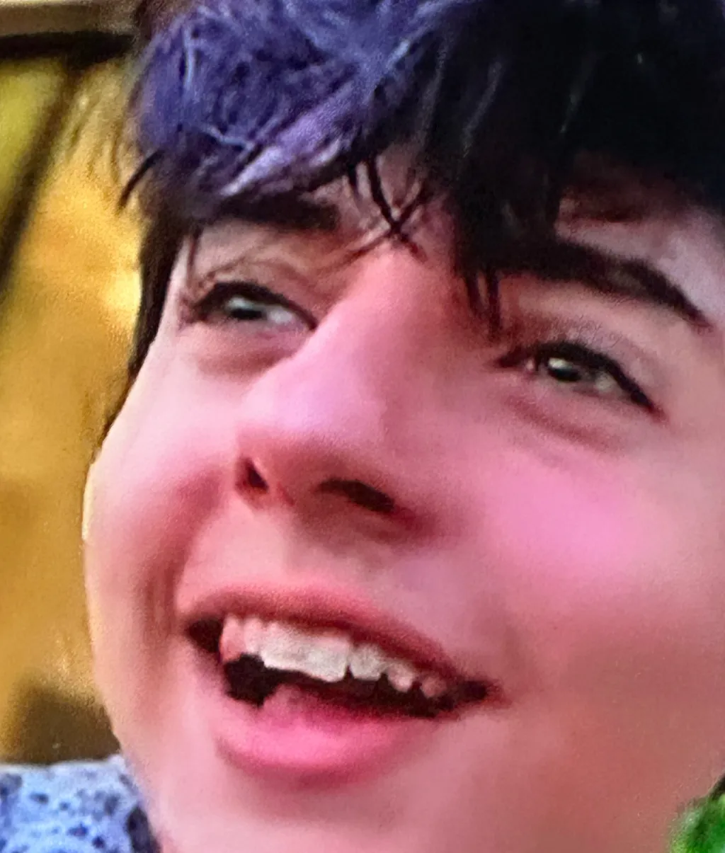 chat with ai character: Allen anazala