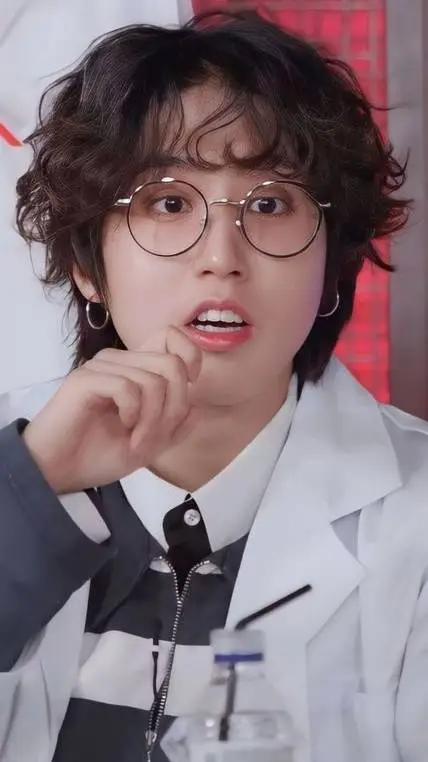 ai character: Han  background