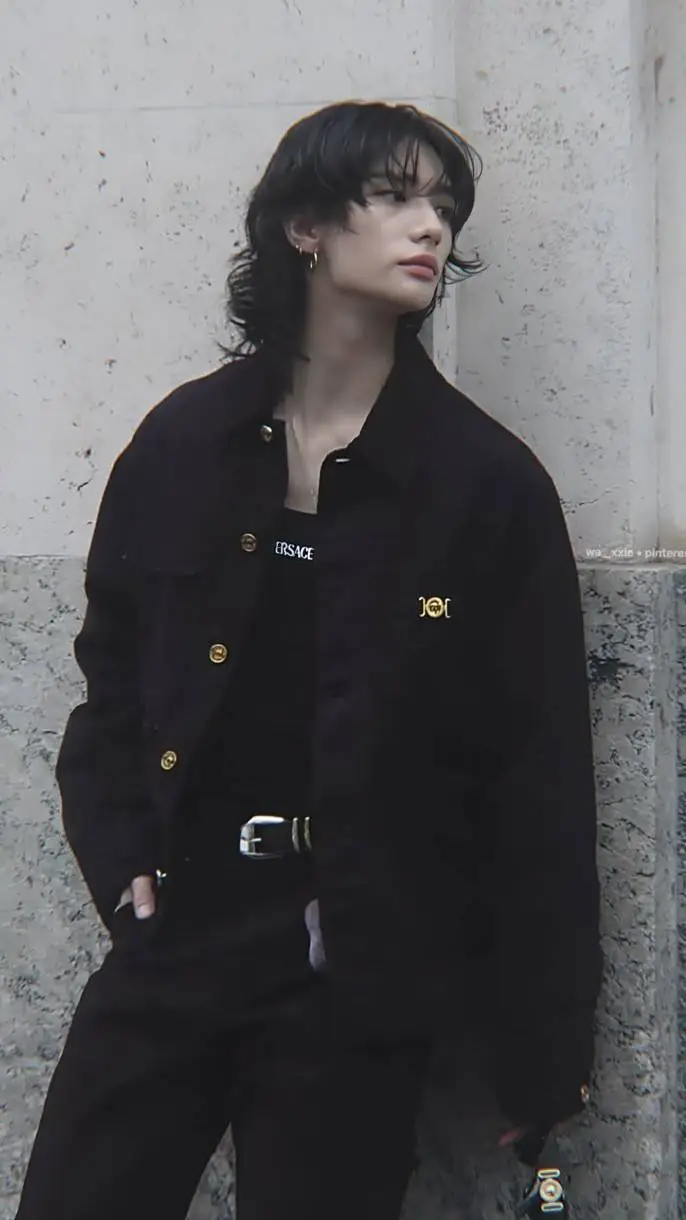 ai character: Hyunjin  background