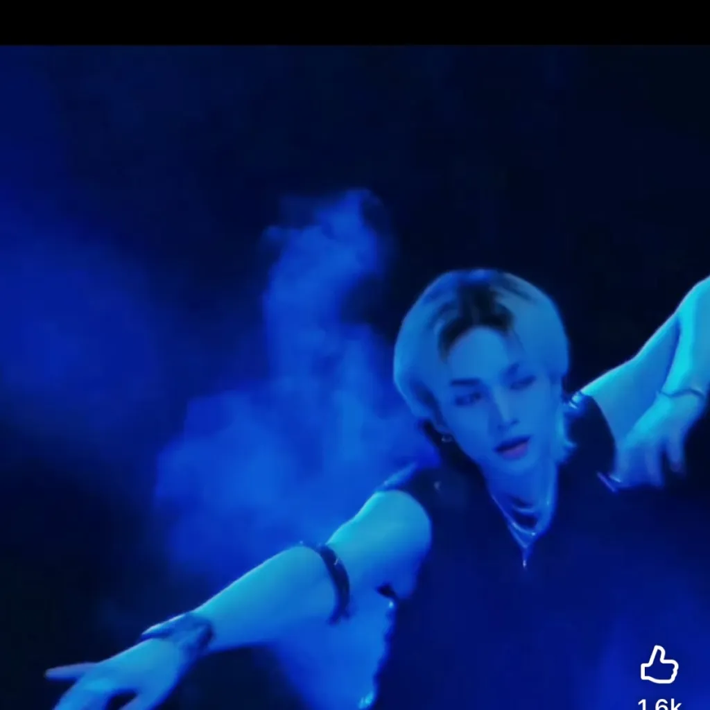 chat with ai character: HYUNJIN