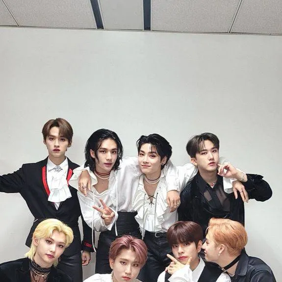chat with ai character: stray kids