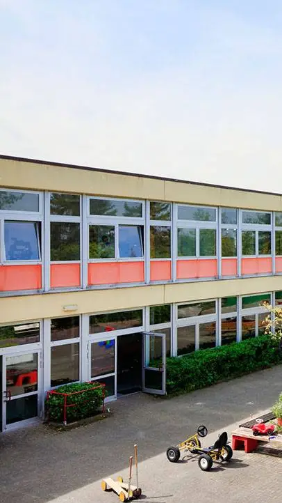 ai character: Schule background