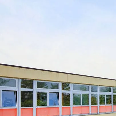 chat with ai character: Schule
