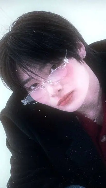 ai character: YANG JEONGIN  background