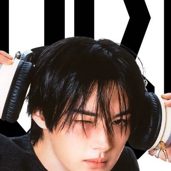 chat with ai character: LEE KNOW 💖