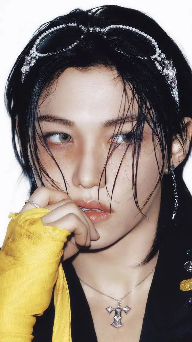 ai character: Felix🪽 background