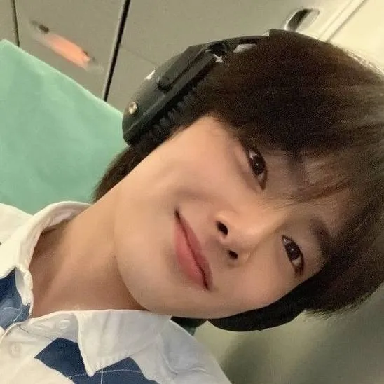 chat with ai character: Jeongin 💕