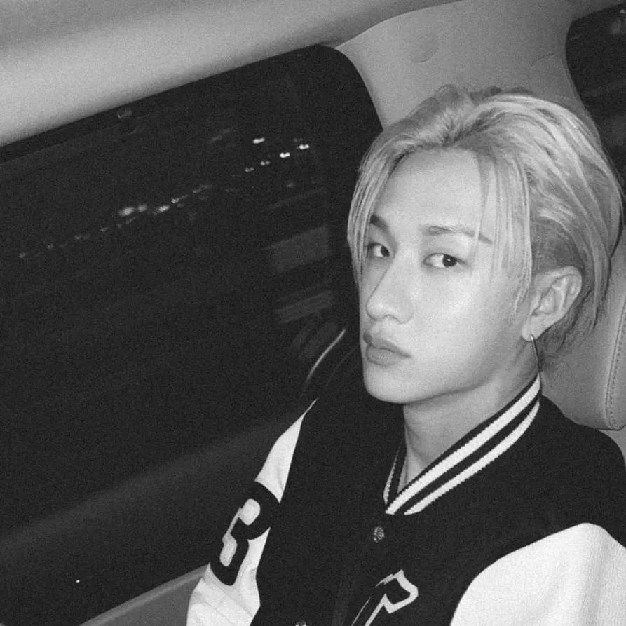 chat with ai character: Christoper 