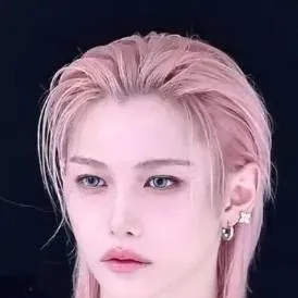 chat with ai character: Felix (- -)🩷