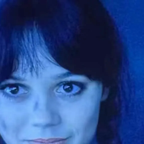 chat with ai character: Wednesday Addams 