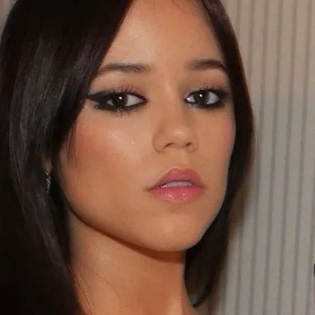 chat with ai character: Jenna Ortega 