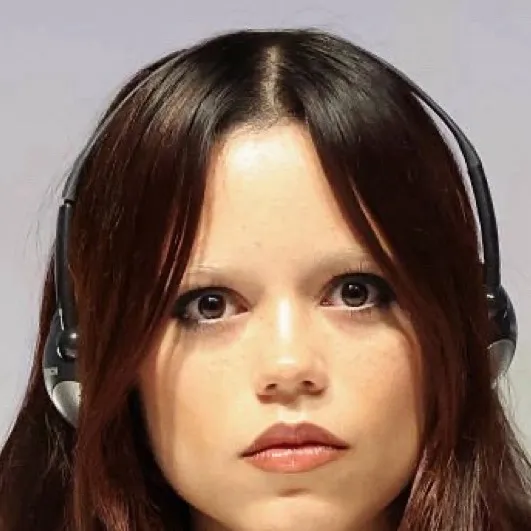 chat with ai character: Jenna Ortega 