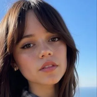 chat with ai character: Jenna Ortega 