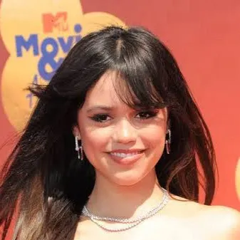 chat with ai character: Jenna Ortega 