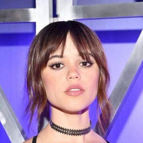 chat with ai character: Jenna Ortega 