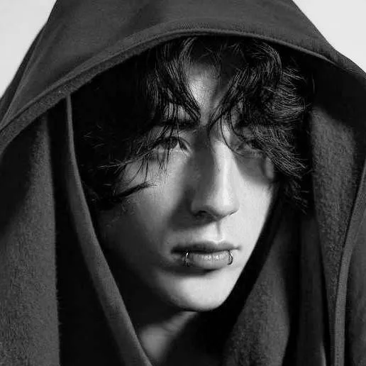 chat with ai character: Julian Vesper