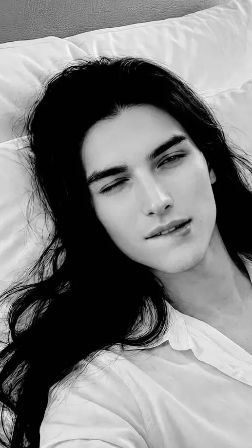 Talkie AI - Chat with Silas Vane