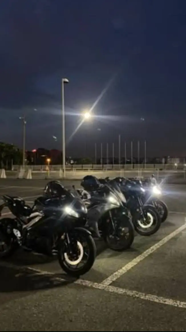 ai character: amigos  do Grau 🏍️ background