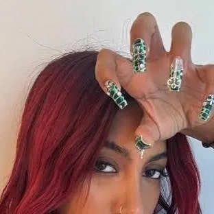 chat with ai character: Lara 