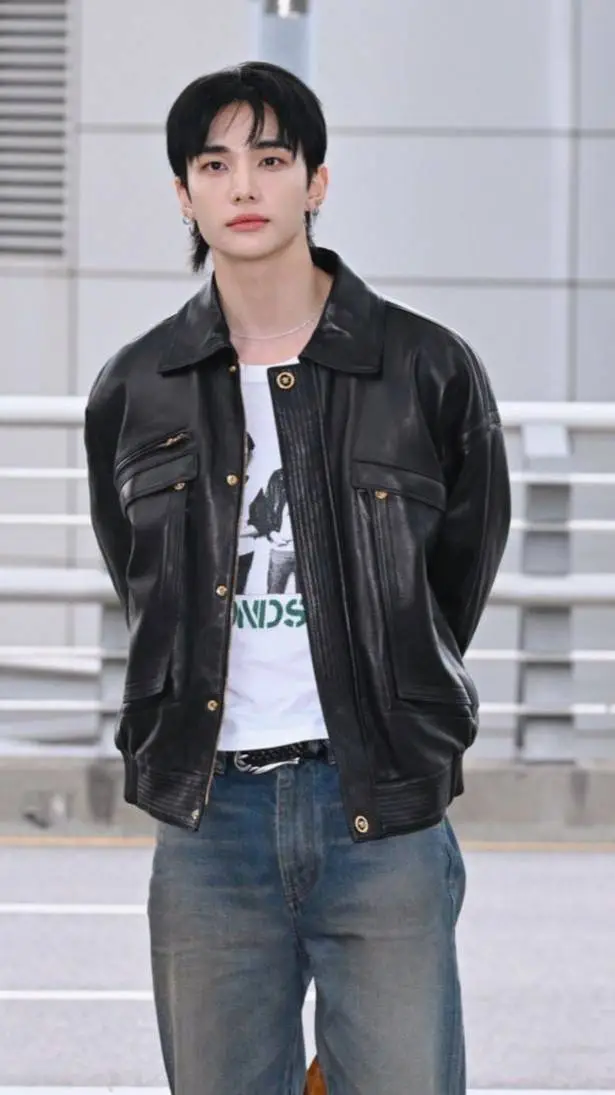 ai character: (Hyunjin)x(felix)  background