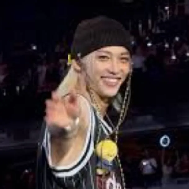 chat with ai character: felix 