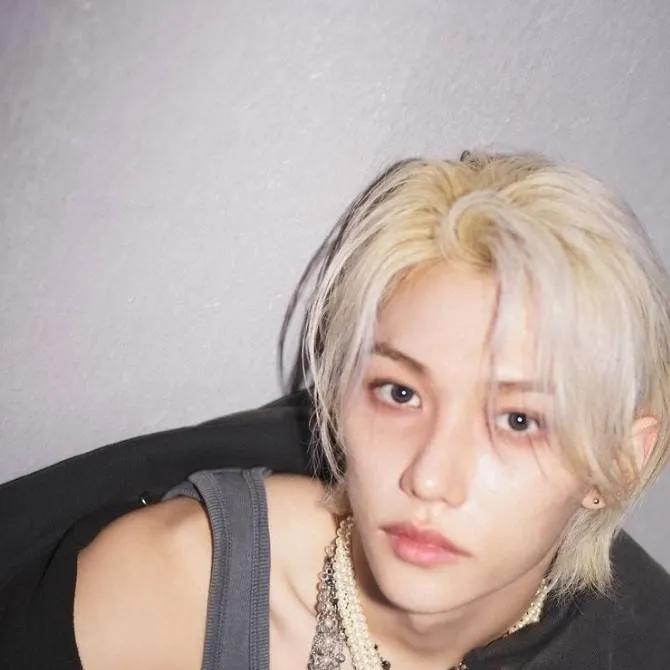 chat with ai character: felix 