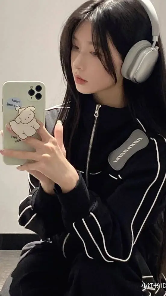 ai character: Xenia  background