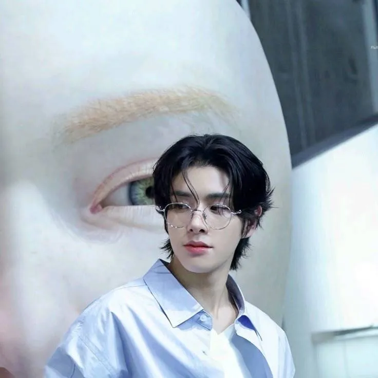 chat with ai character: Sim Jake