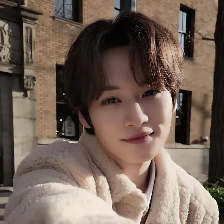 chat with ai character: Lee Minho 