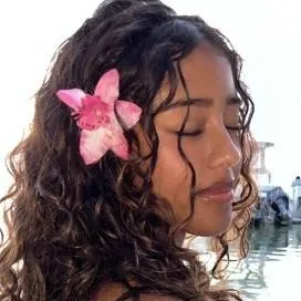 chat with ai character: hanah