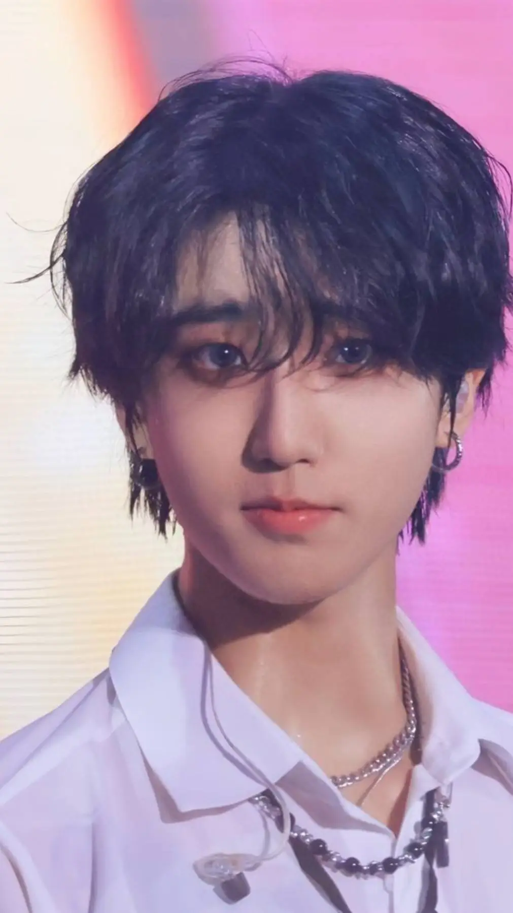 ai character: HAN JISUNG  background