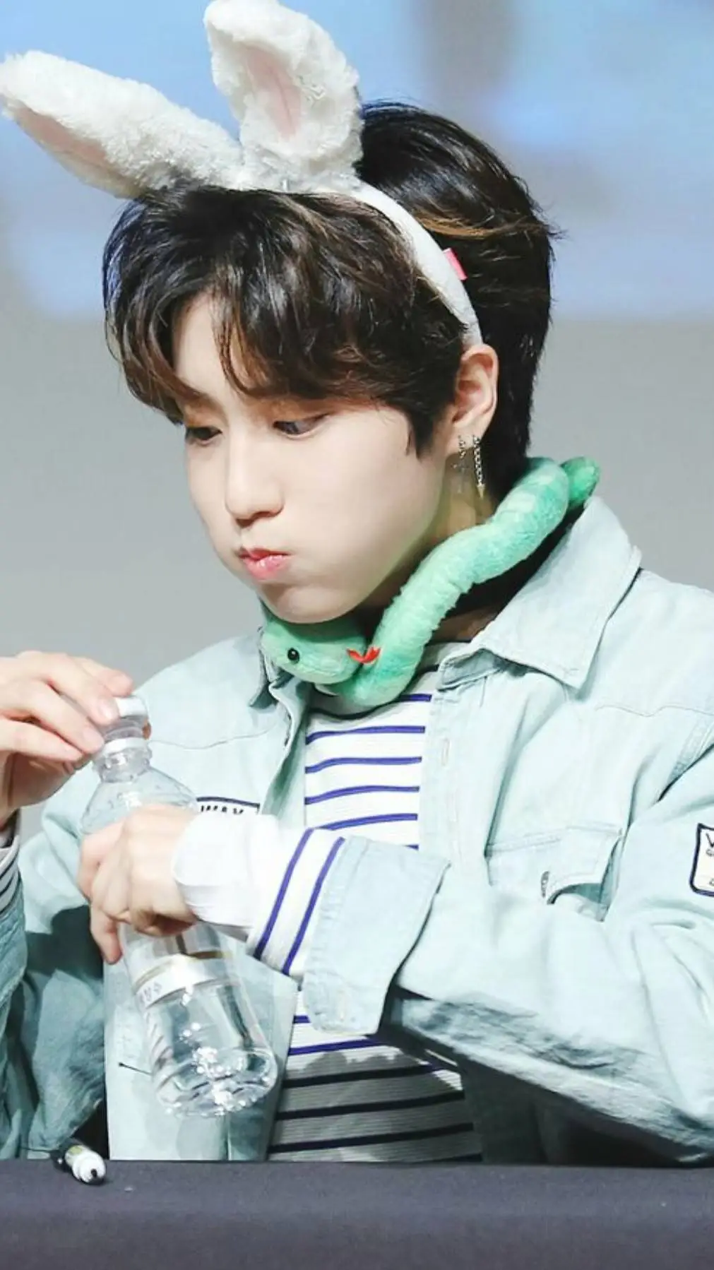 ai character: Han Jisung  background