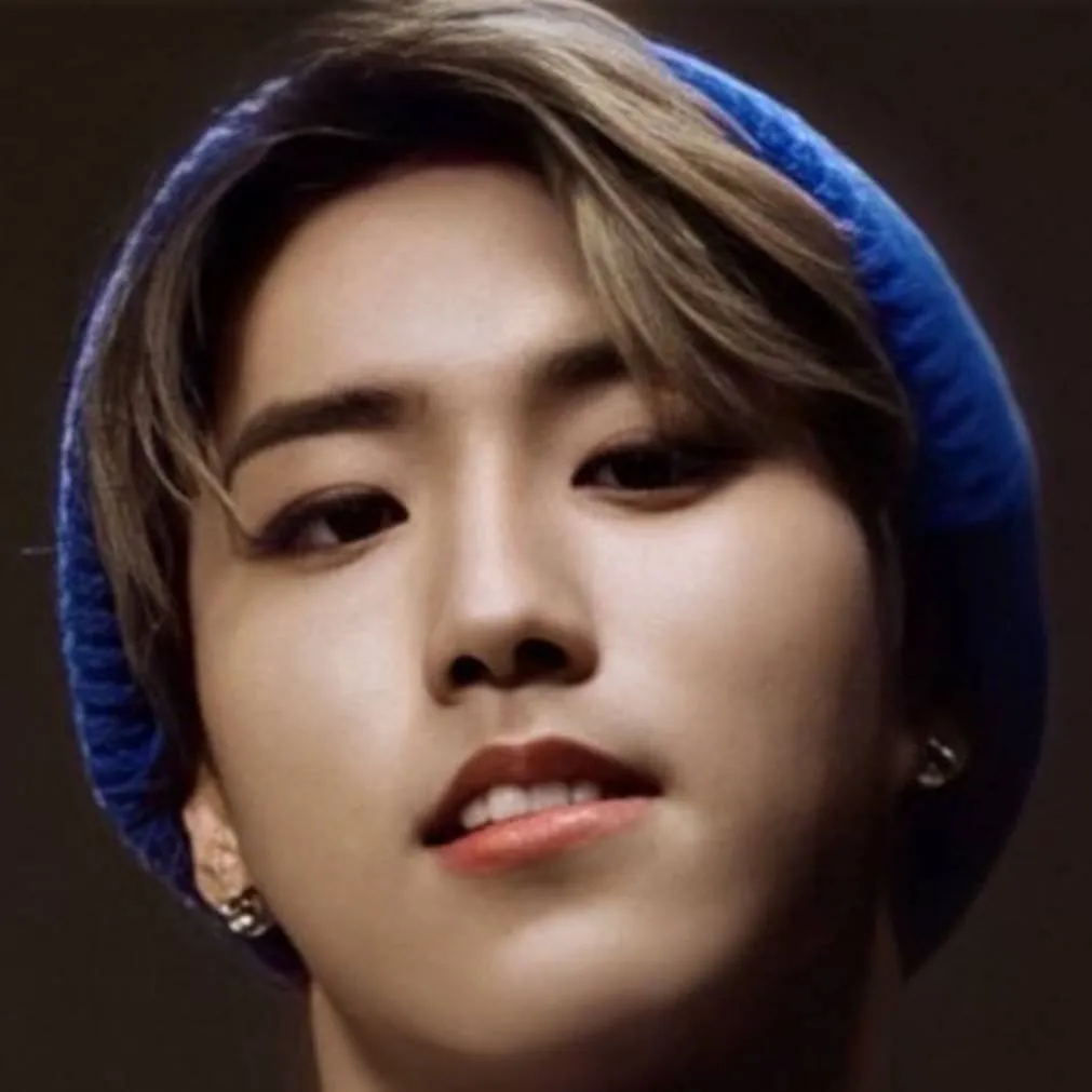 chat with ai character: Han