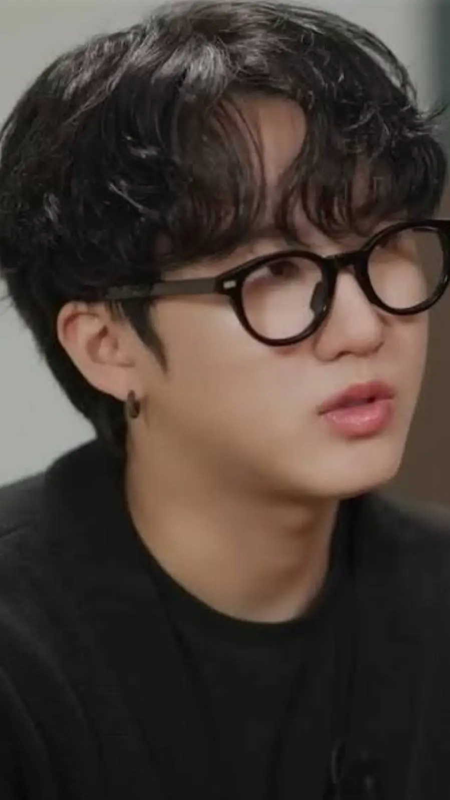 ai character: Seo Changbin  background